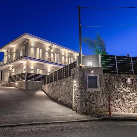 Athenia Apartmán *