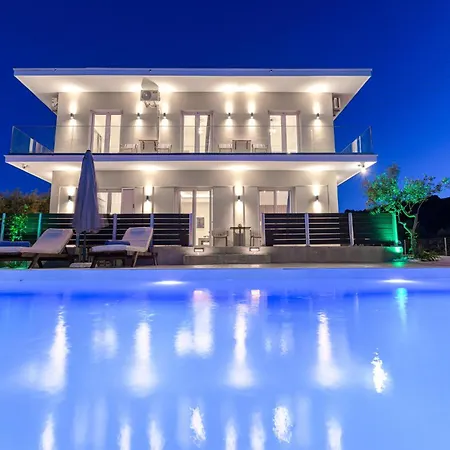 Athenia Apartmán *