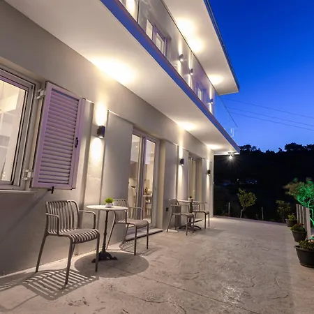 Athenia Apartmán *
